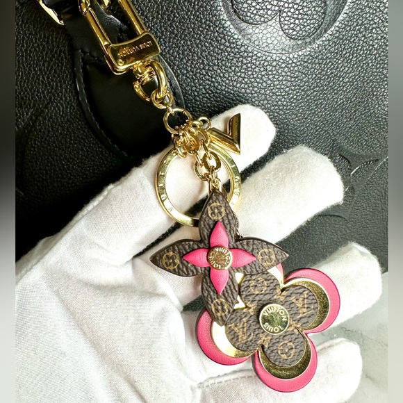 EUC Louis Vuitton Porto Cle Blooming Flower Key Chain Bag Charm - Picture 11 of 16
